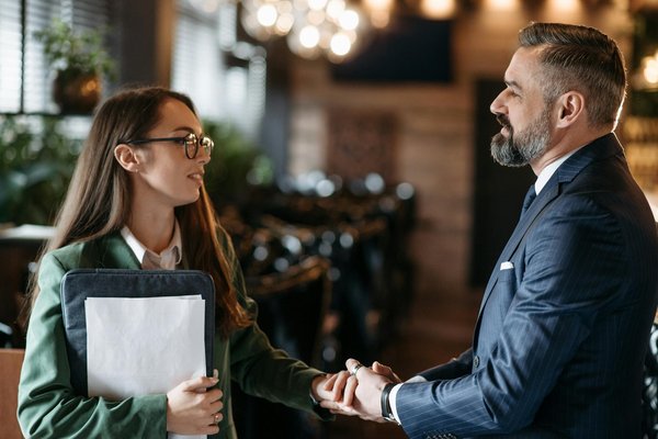 Incubateurs d'entreprises : Guide pour innovateurs et créateurs de projets pour accélérer leur succès