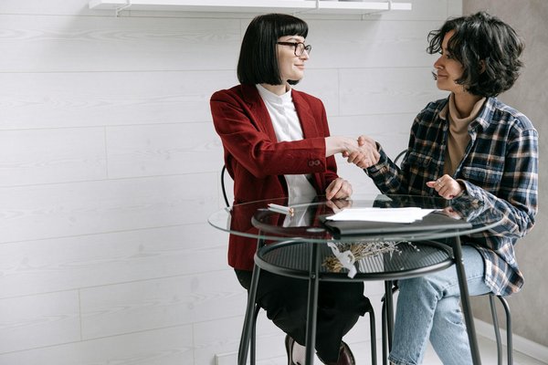 Indemnisation des employés multi-activités : guide pratique pour salariés et employeurs